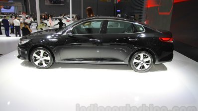 2016 Kia K5 side at the 2015 Chengdu Motor Show