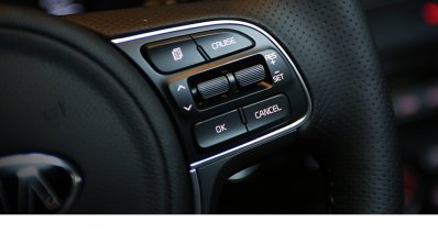 2016 Kia Sportage (Korea spec) steering buttons from the launch