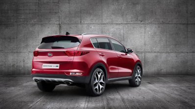 2016 Kia Sportage rear three quarter press image