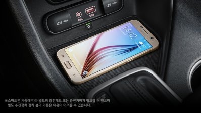 2016 Kia Sportage wireless charging press shots