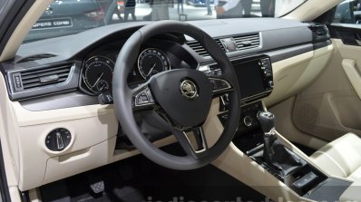 2016 Skoda Superb Combi (estate) steering at the IAA 2015