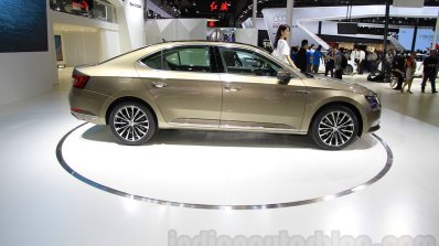 2016 Skoda Superb side at the 2015 Chengdu Motor Show