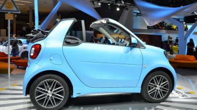 2016 Smart fortwo Cabrio side view at IAA 2015