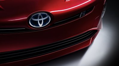 2016 Toyota Prius grille and bumper North American specification official image