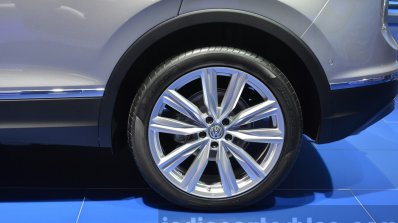 2016 Volkswagen Tiguan alloy wheel at IAA 2015