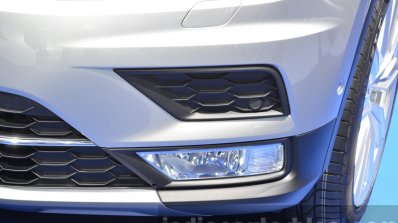 2016 Volkswagen Tiguan front foglamp at IAA 2015