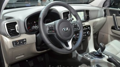 2017 Kia Sportage steering wheel at IAA 2015