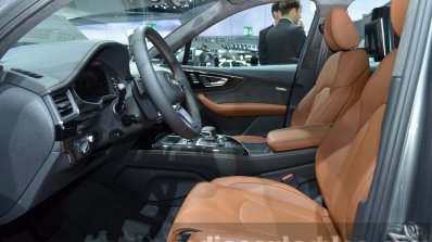 Audi Q7 e-tron quattro front cabin at the IAA 2015