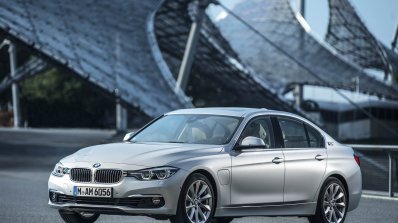 BMW 330e PHEV front quarter (1) unveiled