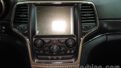 Jeep Grand Cherokee John Yiu limited-edition screen at the 2015 Chengdu Motor Show