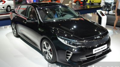 Kia Optima GT Europe front three quarter right at IAA 2015