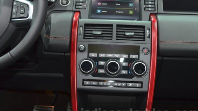 Land Rover Discovery Sport HSE Dynamic Lux center console at IAA 2015
