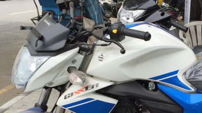 Suzuki Gixxer Metallic Triton Blue with Pearl Mirage White (BAQ) headlamp and tank