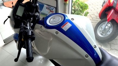 Suzuki Gixxer Metallic Triton Blue with Pearl Mirage White (BAQ) tank