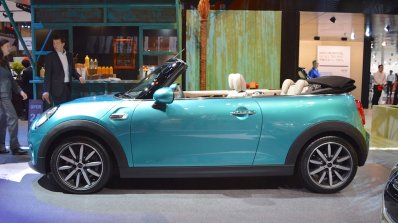 2015 Mini Convertible side at the Tokyo Motor Show 2015