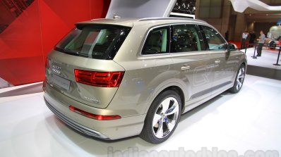 2016 Audi Q7 e-tron rear quarter at the 2015 Tokyo Motor Show