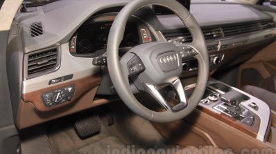 2016 Audi Q7 e-tron steering at the 2015 Tokyo Motor Show