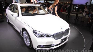 2016 BMW 7 Series front quarter at the 2015 Tokyo Motor Show