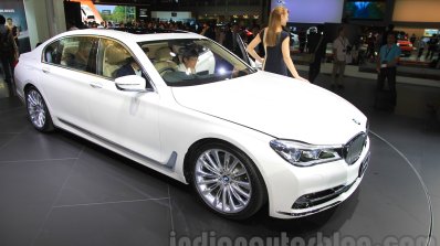 2016 BMW 7 Series front three quarter at the 2015 Tokyo Motor Show
