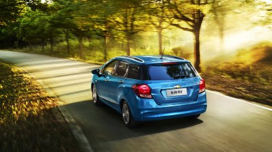 2016 Chevrolet Lova RV rear quarter official photo