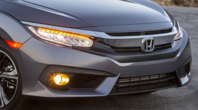 2016 Honda CIvic grey head lamps