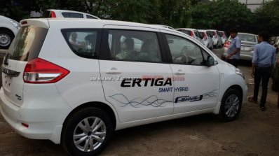 2016 Maruti Ertiga side spied at a dealer stockyard