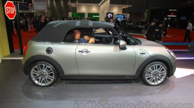 2016 Mini Convertible profile at the 2015 Tokyo Motor Show
