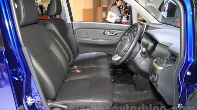 Daihatsu Move Custom front cabin at the 2015 Tokyo Motor Show
