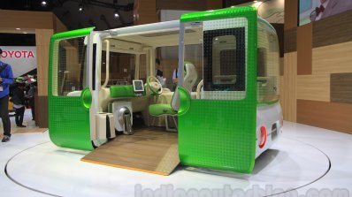 Daihatsu Noriori rear three quarter at the 2015 Tokyo Motor Show