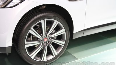 Jaguar F-Pace alloys at the 2015 Tokyo Motor Show