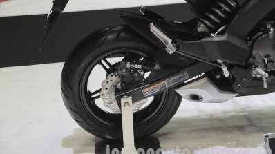 Kawasaki Z125 Pro rear tire and disc brake