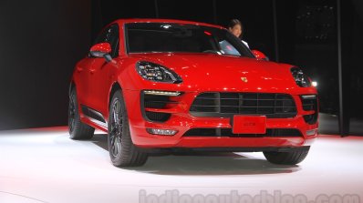 Porsche Macan GTS front quarter (1) at 2015 Tokyo Motor Show