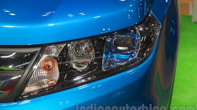 Suzuki Escudo headlight at the 2015 Tokyo Motor Show