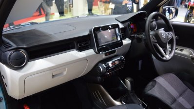 Suzuki Ignis interior at 2015 Tokyo Motor Show