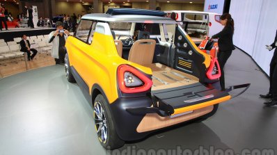 Suzuki Mighty Deck Concept rear three quarter at the 2015 Tokyo Motor Show