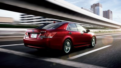 Toyota Crown Royal rear official