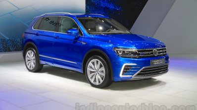 VW Tiguan GTE concept front quarter at the 2015 Tokyo Motor Show
