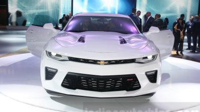2016 Chevrolet Camaro front at the 2015 Dubai Motor Show