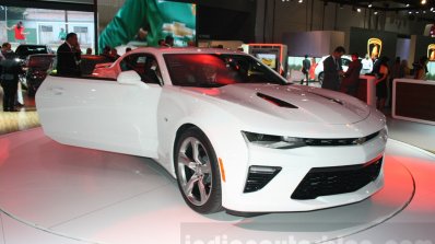 2016 Chevrolet Camaro front quarter at the 2015 Dubai Motor Show