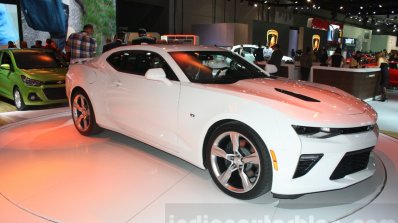 2016 Chevrolet Camaro front three quarter at the 2015 Dubai Motor Show