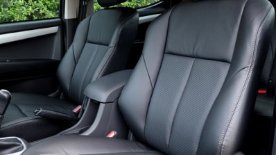 2016 Isuzu D-Max (facelift) front seats In Images
