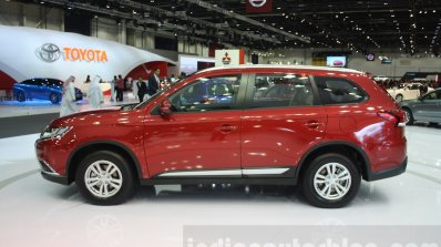 2016 Mitsubishi Outlander side at DIMS 2015