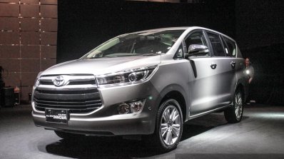 2016 Toyota Innova front quarter left world premiere photos
