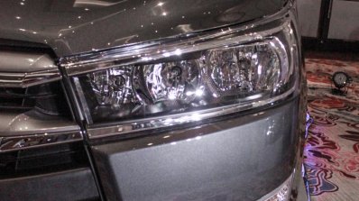 2016 Toyota Innova grey head lamp world premiere photos
