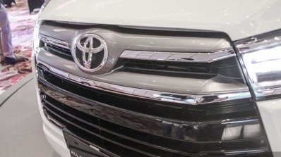 2016 Toyota Innova grille bars world premiere photos