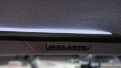 2016 Toyota Innova roof light strip world premiere photos