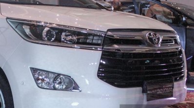 2016 Toyota Innova white front fascia world premiere photos