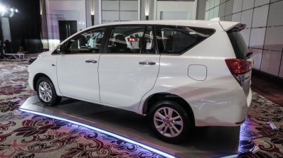 2016 Toyota Innova white left side world premiere photos