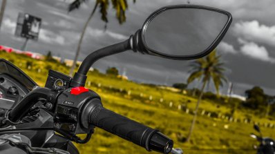 Mahindra Mojo black rear view mirror review