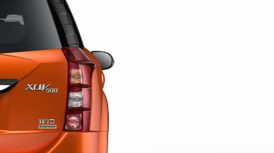 Mahindra XUV500 W10 automatic badge